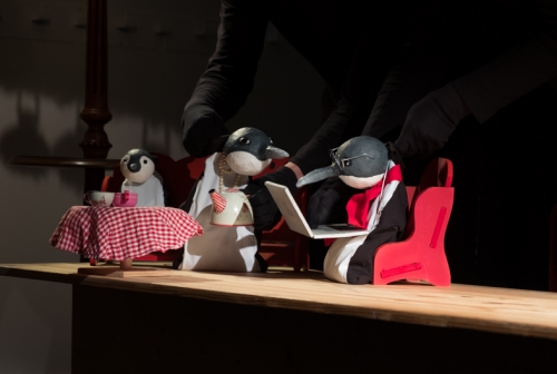 Télé en panne Porte de Meuse, spectacle petite enfance Télé en panne, spectacle prévenetion écrans touts petits, spectacle marionnette crèche, spectacle pour parler des écrans petite enfance