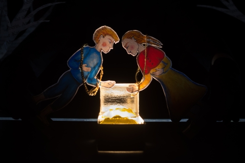 Märchenwald, la forêt des contes, spectacle bilingue franco-allemand, Cie ABOUDBRAS, contes grimm, théâtre de papier